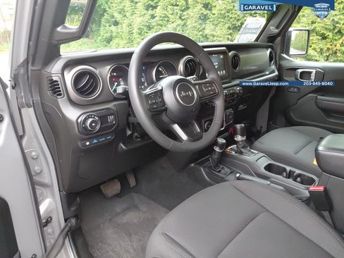 Used 2023 Jeep Wrangler Unlimited w/ Cold Weather Group AWD/4WD image 18