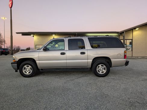 Used 2006 Chevrolet Suburban LS w/ Smart Select Package image 11