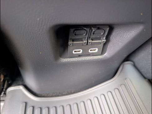 Used 2025 Toyota RAV4 XLE AWD/4WD image 17