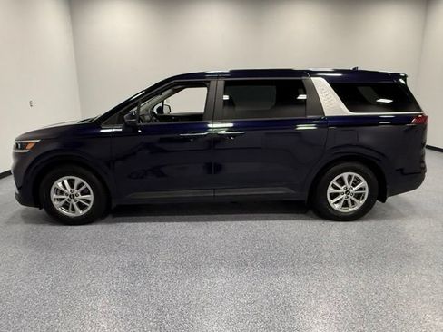 Used 2023 Kia Carnival LX FWD image 5
