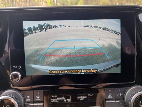 Used 2024 Toyota Highlander LE image 25