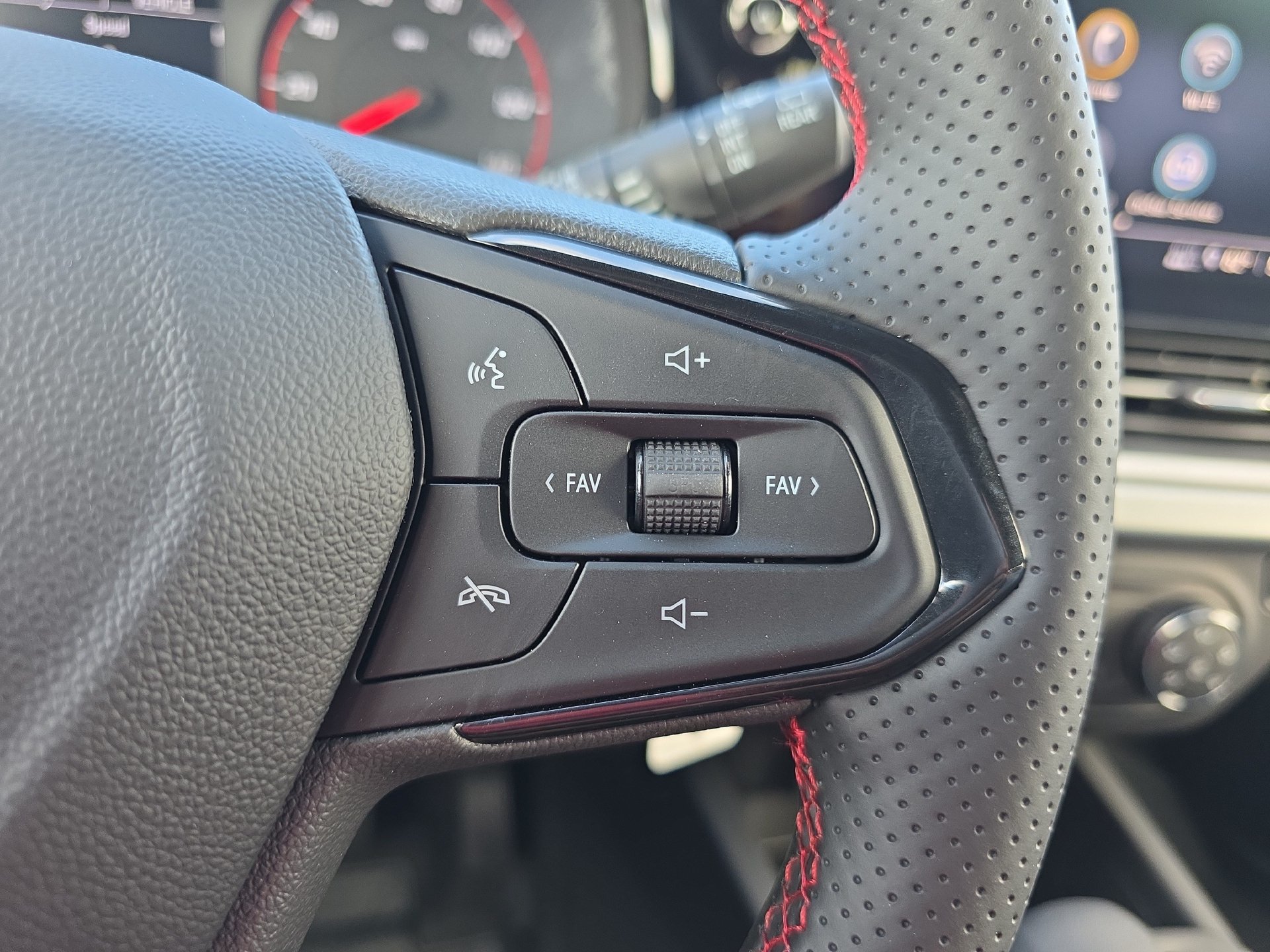 New 2026 Chevrolet Trax RS w/ Driver Confidence Package FWD image 12