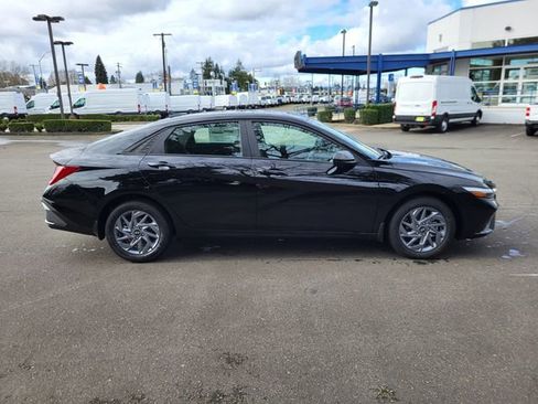 New 2026 Hyundai Elantra Blue image 6