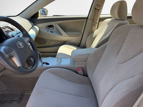 Used 2010 Toyota Camry LE FWD image 12