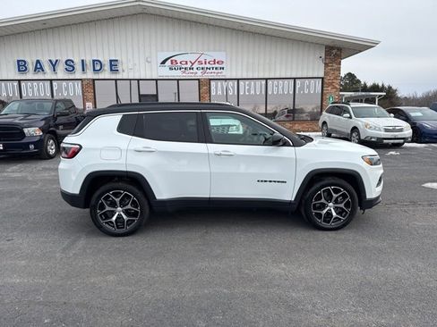 Used 2024 Jeep Compass Limited image 7