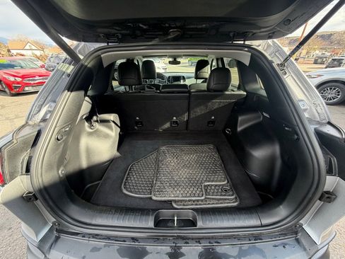 Used 2020 Jeep Cherokee Latitude Plus w/ Cold Weather Group image 20