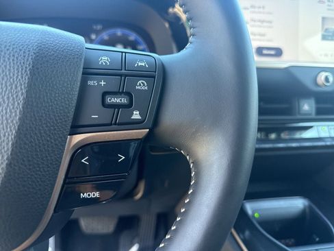 Used 2025 Toyota Crown Signia image 16