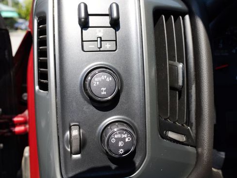 Used 2018 Chevrolet Silverado 1500 LT w/ All Star Edition AWD/4WD image 18