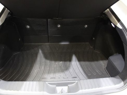 Used 2024 Toyota Prius LE FWD image 18