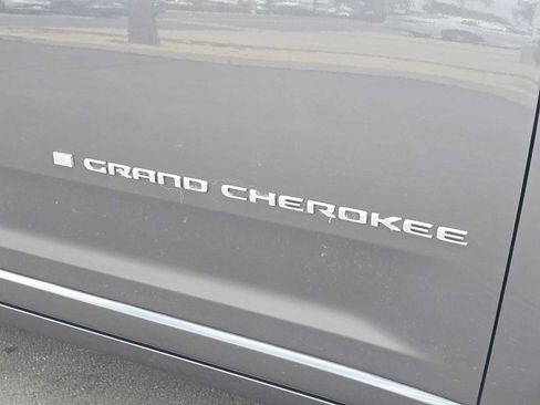 Used 2021 Jeep Grand Cherokee L Overland w/ Luxury Tech Group IV AWD/4WD image 14