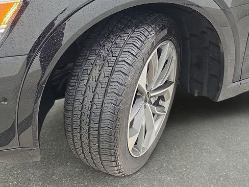 Used 2021 Audi e-tron Premium Plus image 32