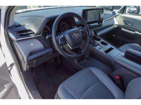 Certified 2023 Toyota Sienna Limited AWD/4WD image 10
