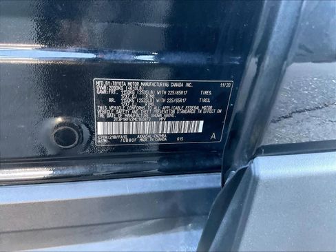 Used 2021 Toyota RAV4 XLE w/ Convenience Package image 34