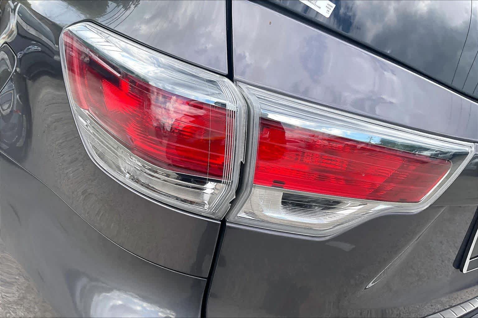 Used 2016 Toyota Highlander XLE FWD image 28
