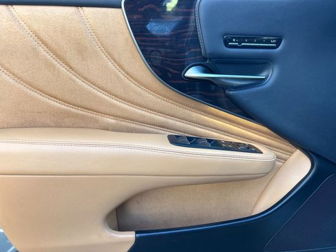 Used 2025 Lexus LS 500 w/ Interior Upgrade Package image 11