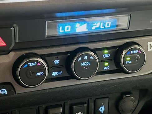 Used 2023 Toyota Tacoma TRD Off-Road image 15