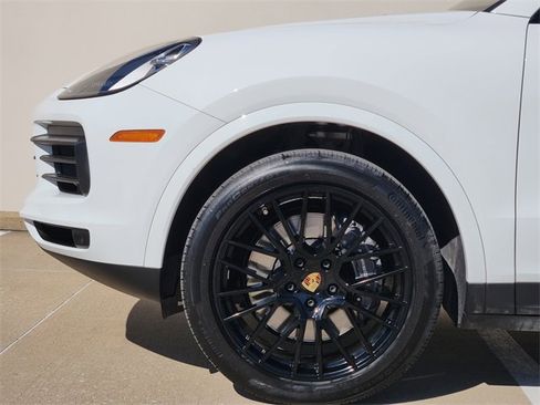 Used 2023 Porsche Cayenne image 9