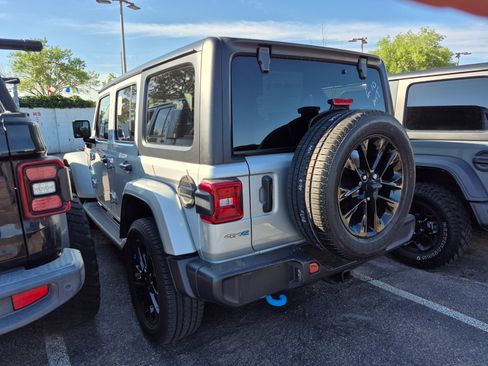 Used 2023 Jeep Wrangler Unlimited Sahara AWD/4WD image 10