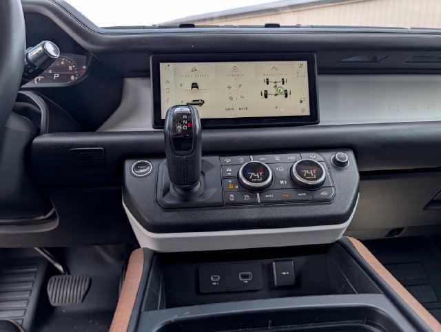 Used 2020 Land Rover Defender 110 AWD/4WD image 17