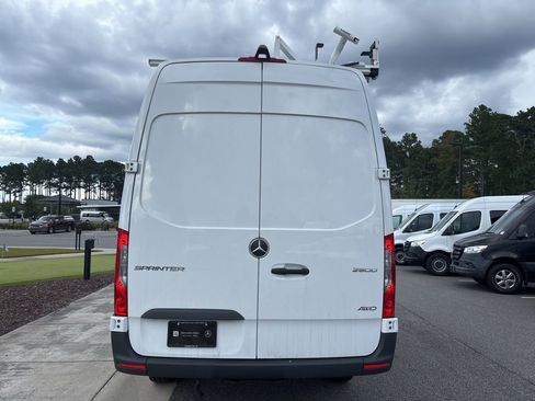 Used 2024 Mercedes-Benz Sprinter 2500 image 4