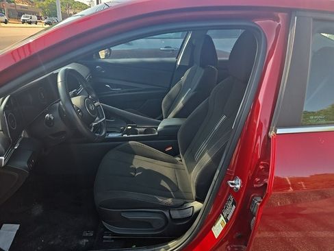 Used 2025 Hyundai Elantra SEL FWD image 5