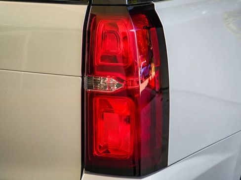 Used 2018 Chevrolet Tahoe Premier AWD/4WD image 7