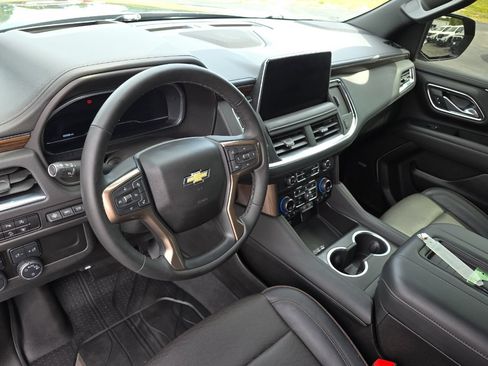 Used 2024 Chevrolet Tahoe High Country AWD/4WD image 9