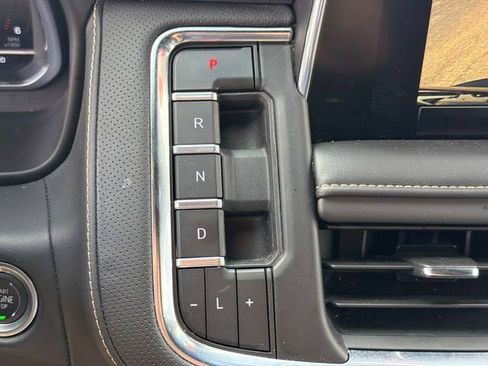 Used 2024 GMC Yukon SLT image 36