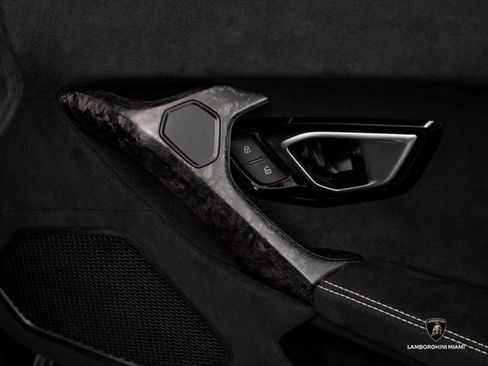 Used 2018 Lamborghini Huracan Performante AWD/4WD image 44