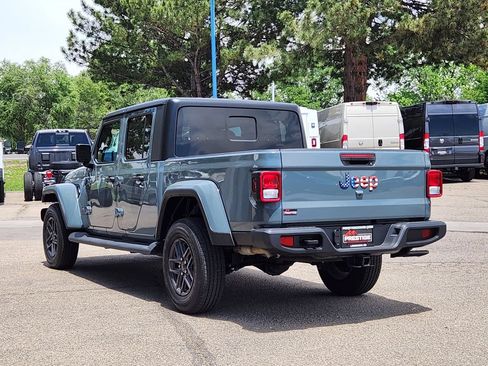 Used 2024 Jeep Gladiator Sport AWD/4WD image 3