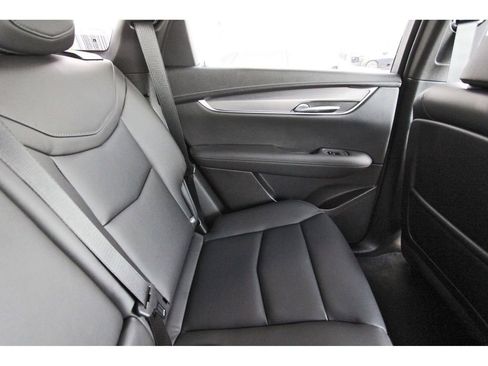 New 2025 Cadillac XT5 Luxury image 11