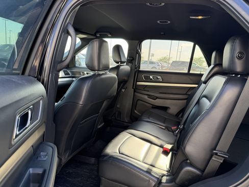 Used 2019 Ford Explorer XLT w/ Equipment Group 202A AWD/4WD image 8