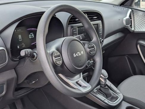 Used 2025 Kia Soul LX image 6