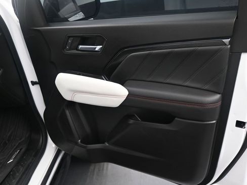 Used 2024 GMC Canyon AT4X image 6