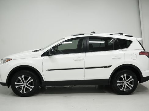 Used 2016 Toyota RAV4 LE FWD image 7