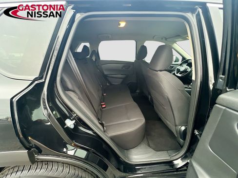 Used 2024 Nissan Rogue S image 34