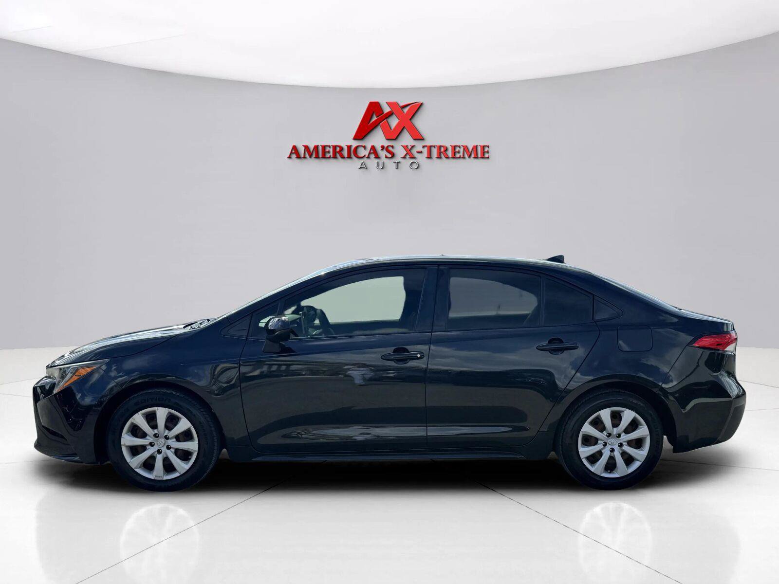 Used 2021 Toyota Corolla LE FWD image 2