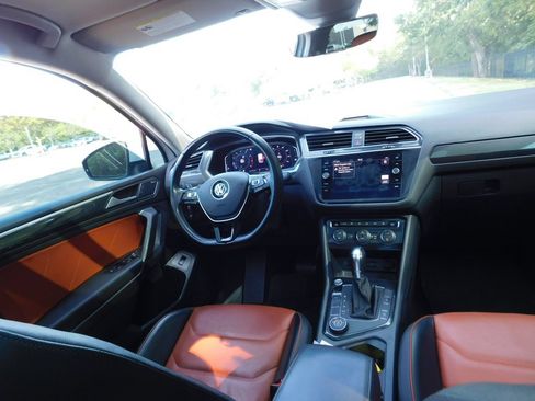Used 2019 Volkswagen Tiguan SEL Premium AWD/4WD image 2