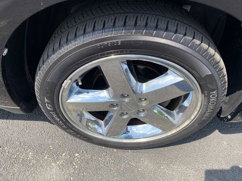 Used 2013 Dodge Avenger SXT w/ Sun/Sound Group FWD image 33