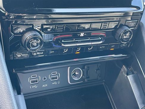 New 2025 Jeep Grand Cherokee L Altitude image 33