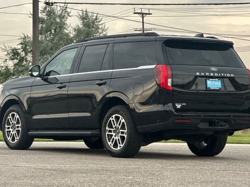 Certified 2025 Ford Expedition Active AWD/4WD image 6