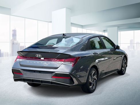 Used 2025 Hyundai Elantra Sport FWD image 4