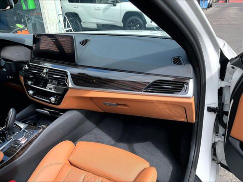 Used 2023 BMW 530i w/ Convenience Package image 17