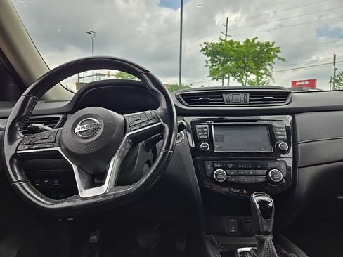 Used 2017 Nissan Rogue SV AWD/4WD image 42