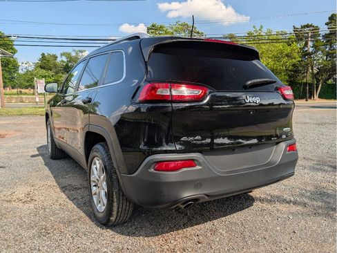 Used 2017 Jeep Cherokee Latitude w/ Cold Weather Group AWD/4WD image 8