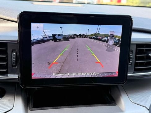 Used 2022 Ford Explorer XLT w/ Equipment Group 202A AWD/4WD image 42