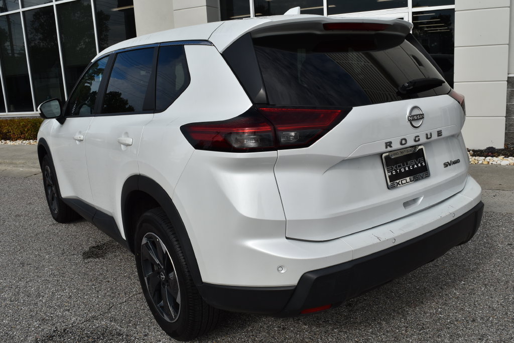 Used 2024 Nissan Rogue SV FWD image 5