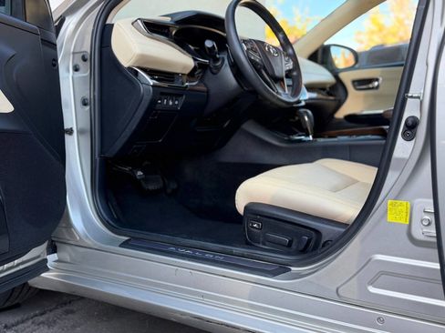 Used 2014 Toyota Avalon Limited image 3