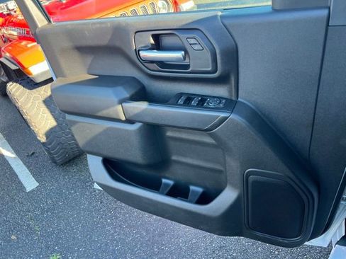 Used 2022 Chevrolet Silverado 2500 Custom w/ Custom Value Package image 19