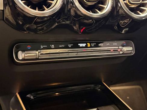 Certified 2022 Mercedes-Benz GLB 250 4MATIC image 29